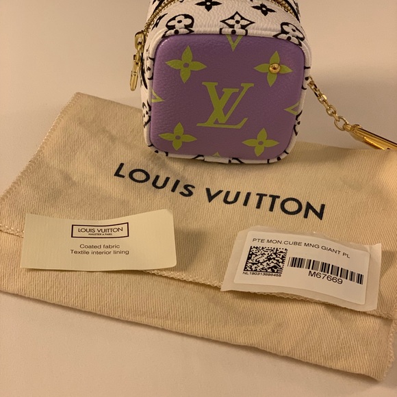 SALE Louis Vuitton Cube Coin Pouch Limited Edition - Picture 6 of 8